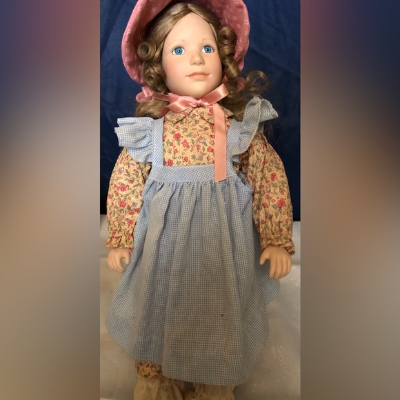 Vintage porcelain doll with pink bonet - Picture 2 of 5